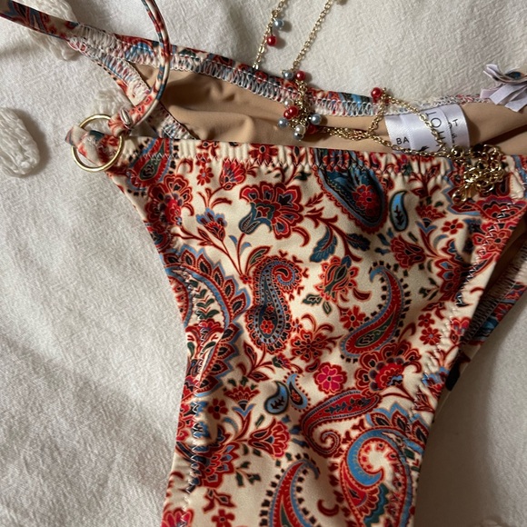 Bananhot Bikini Chain Top & Bottom in Indian Paisley size small. ALL SOLD OUT!!! - Picture 2 of 7